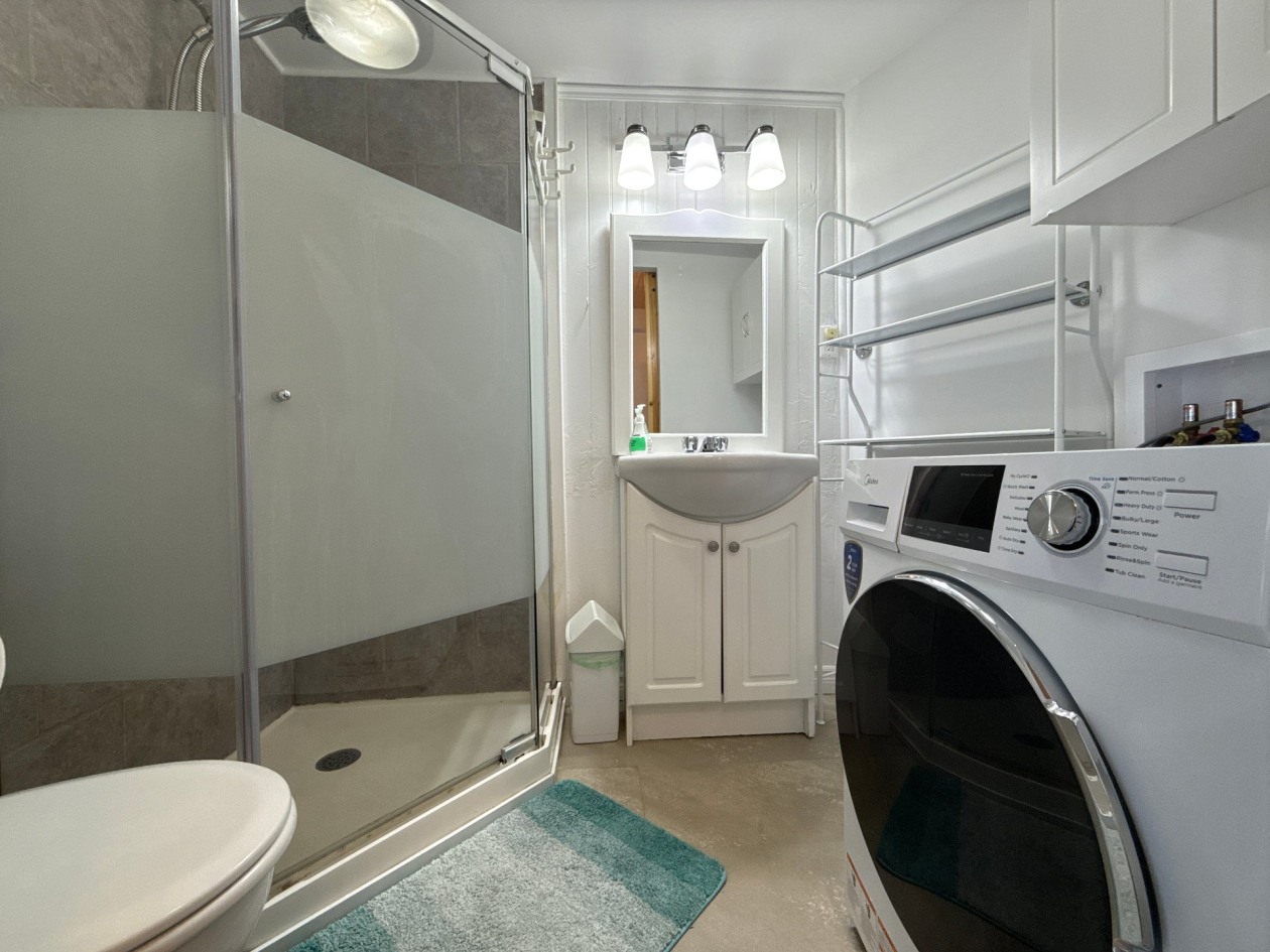 Salle de bains — 102 - 104 Rue St-Joseph, Baie-Saint-Paul