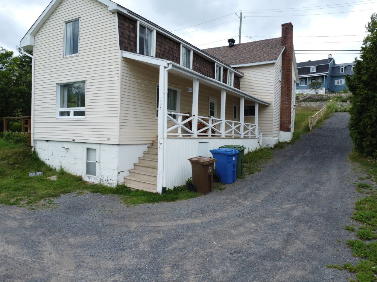 Face arrière — 395 - 405 Côte Bellevue, La Malbaie