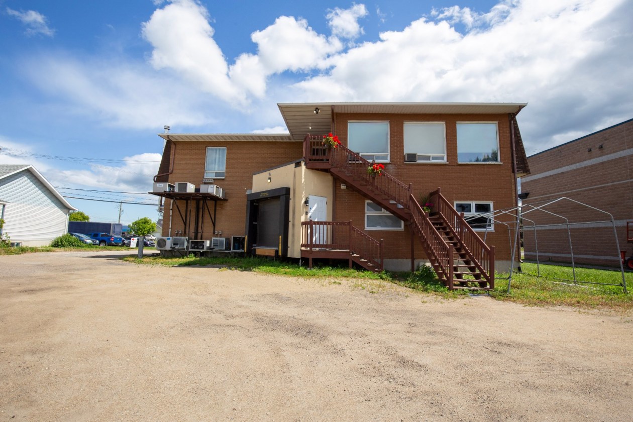 Face arrière — 983 - 985 Boul. Monseigneur-De Laval, Baie-Saint-Paul