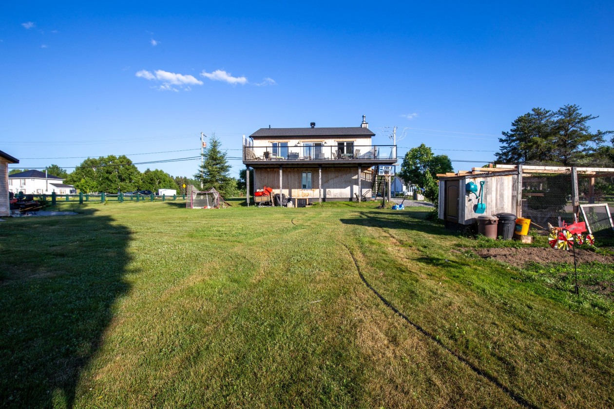 Cour — 1112 Ch. des Coudriers, L'Isle-aux-Coudres