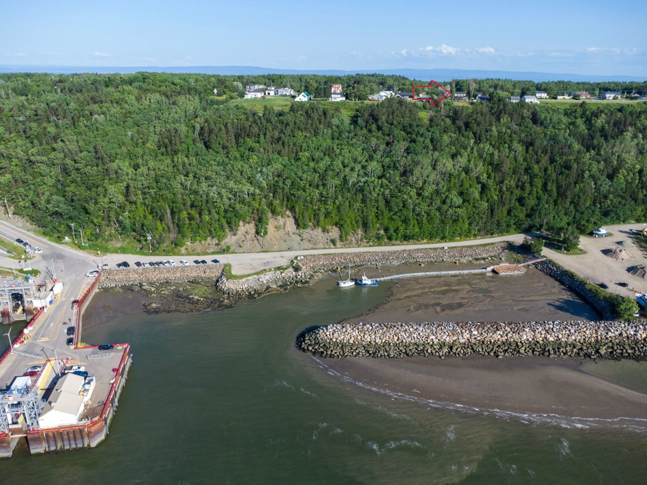 Face arrière — 1112 Ch. des Coudriers, L'Isle-aux-Coudres