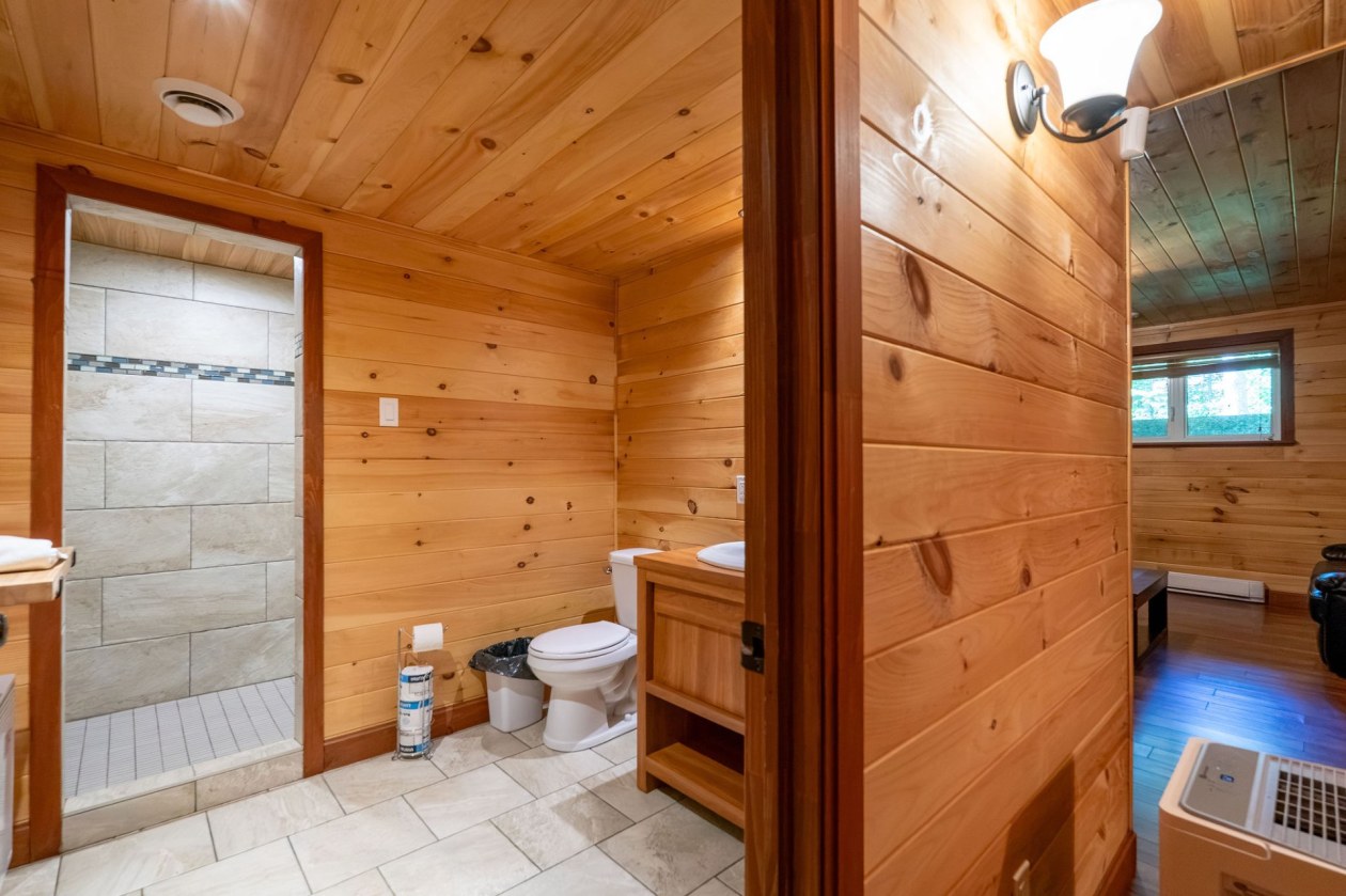Salle de bains — 41 Ch. du Hameau, Petite-Rivière-Saint-François