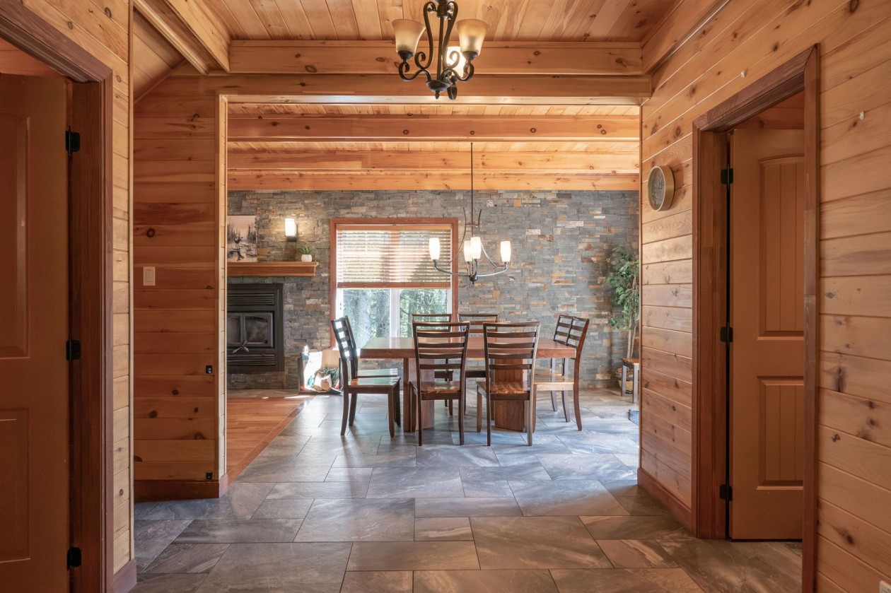 Salle à manger — 41 Ch. du Hameau, Petite-Rivière-Saint-François