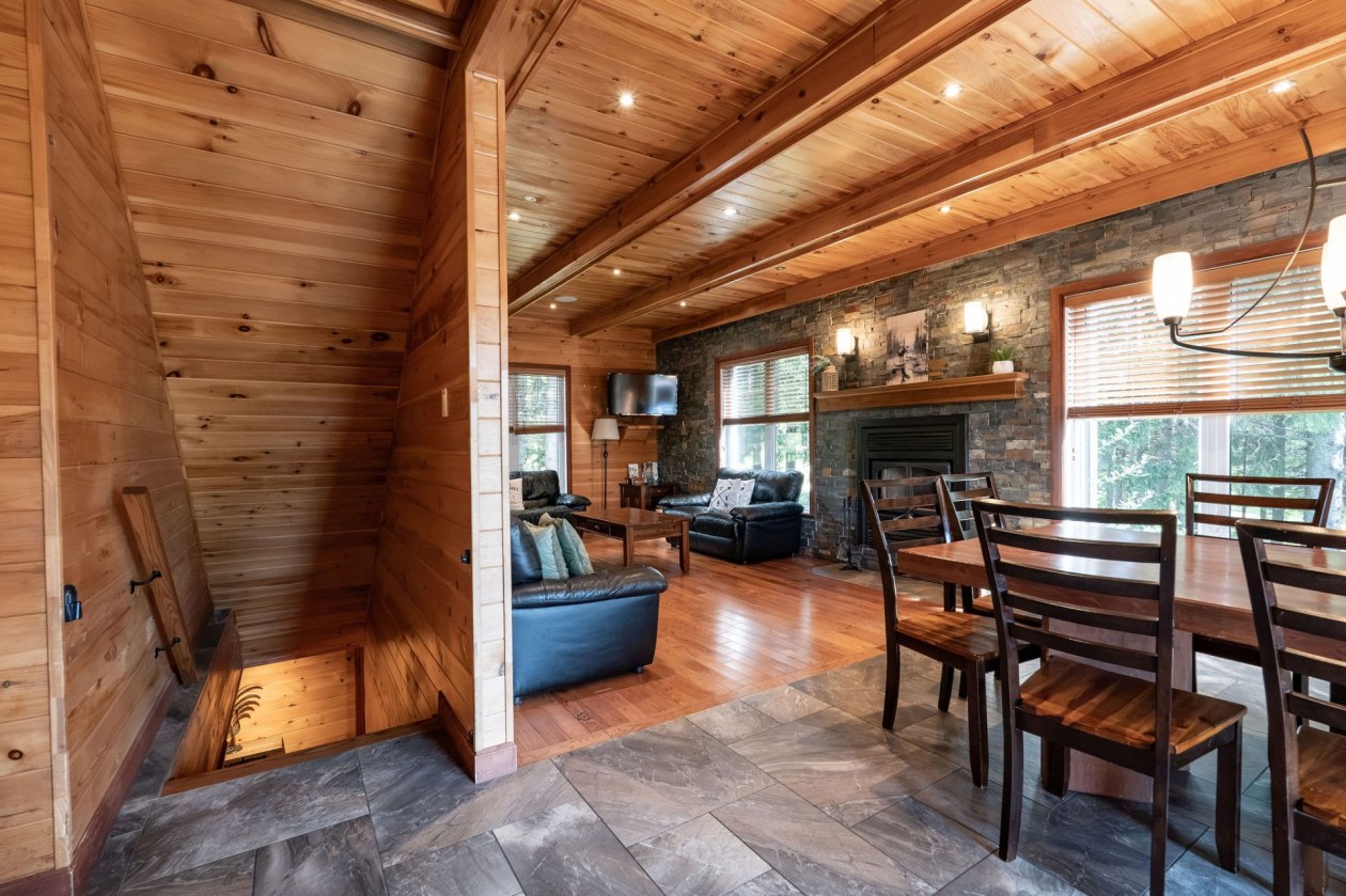 Salle à manger — 41 Ch. du Hameau, Petite-Rivière-Saint-François