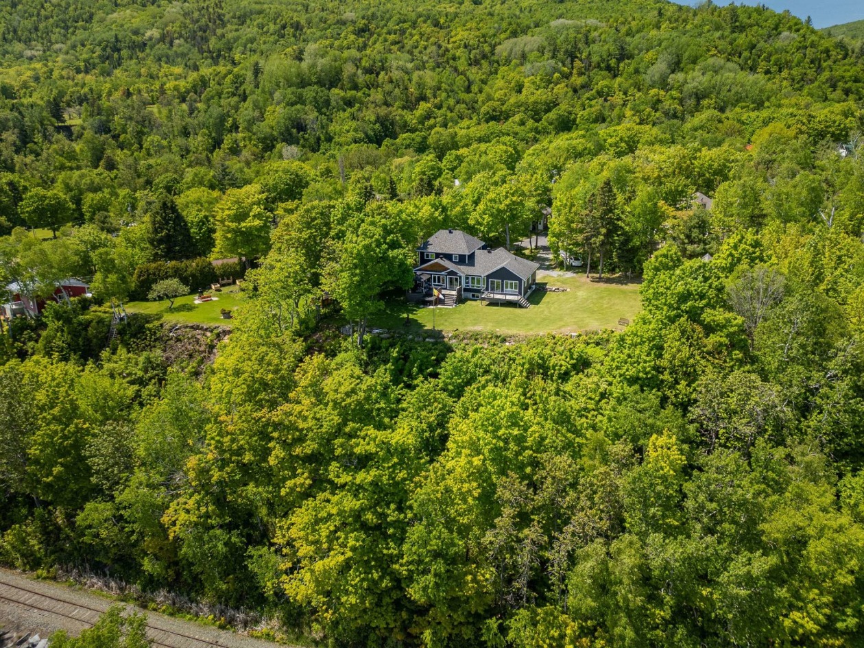 Face arrière — 495-1 - 495-3, Petite-Rivière-Saint-François