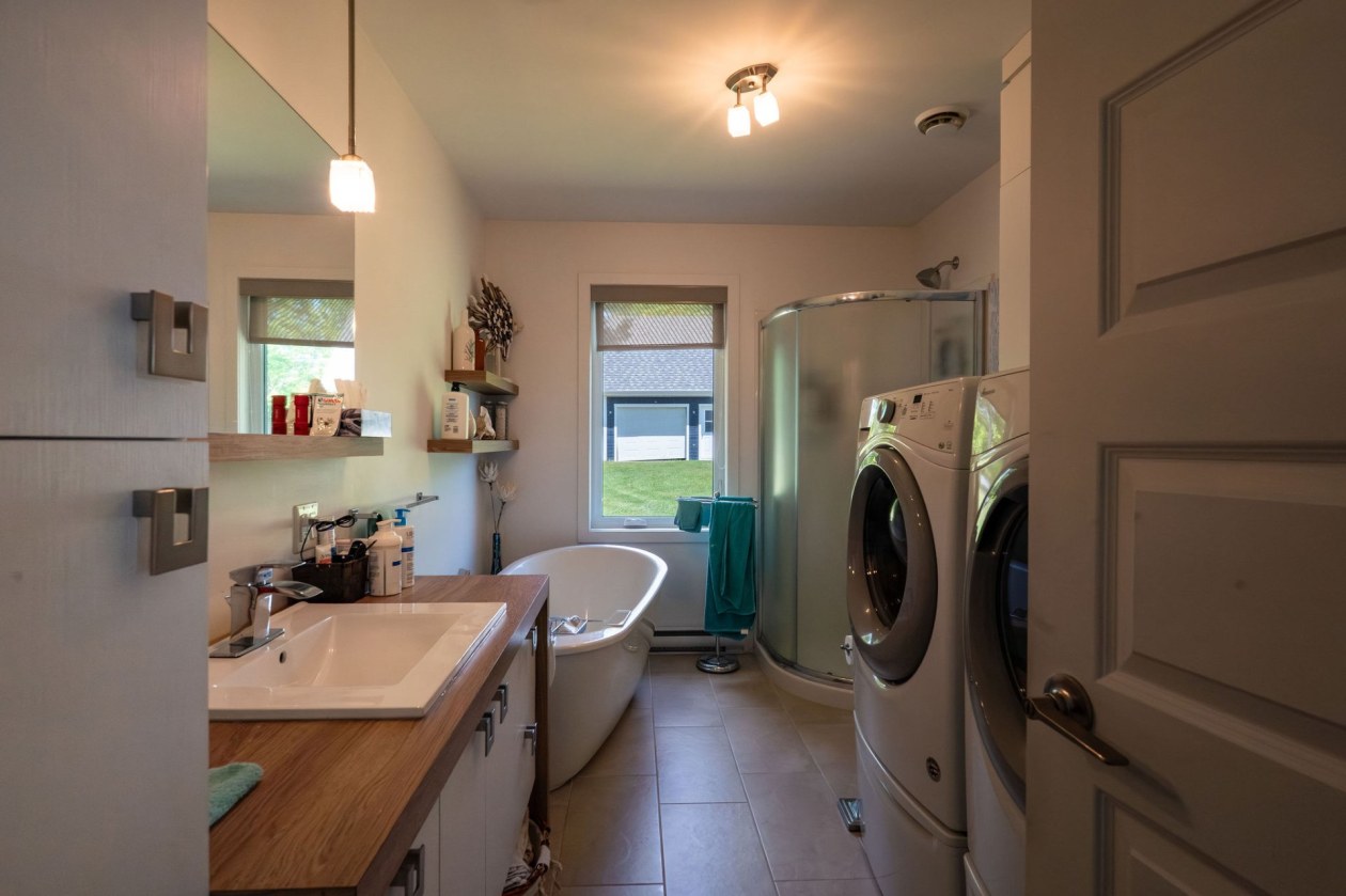 Salle de bains — 495-1 - 495-3, Petite-Rivière-Saint-François