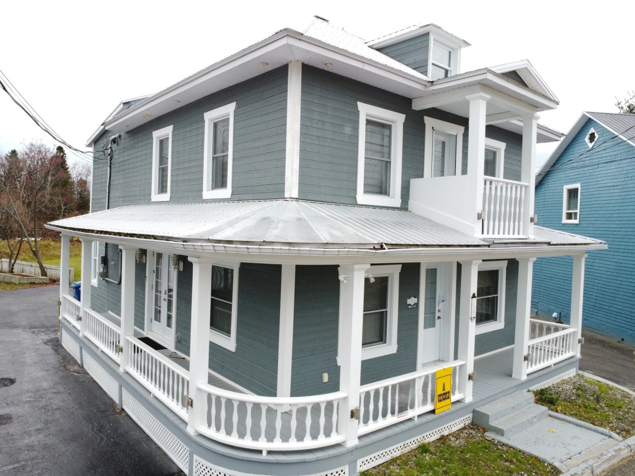 Façade — 102 - 104 Rue St-Joseph, Baie-Saint-Paul