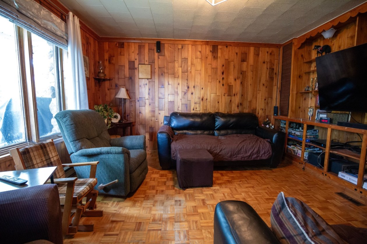 Salon — 62 Rue Principale, Notre-Dame-des-Monts