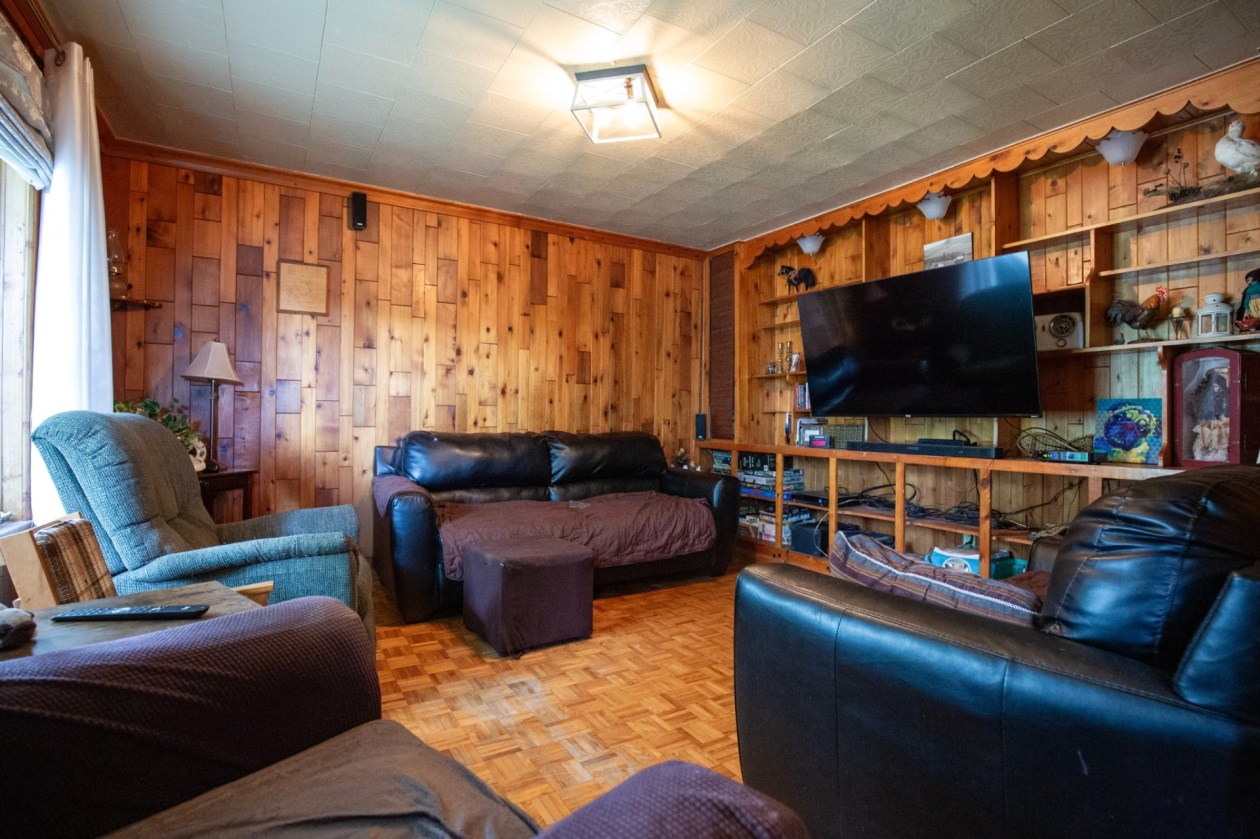 Salon — 62 Rue Principale, Notre-Dame-des-Monts