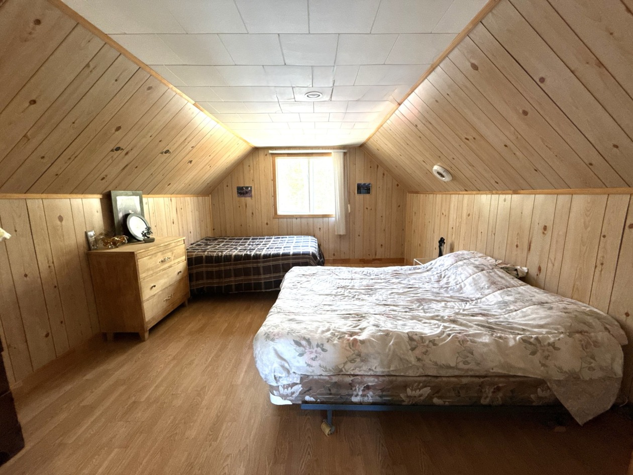 Chambre à coucher — 1 Ch. du Lac de la Rivière Noire, Mont-Élie