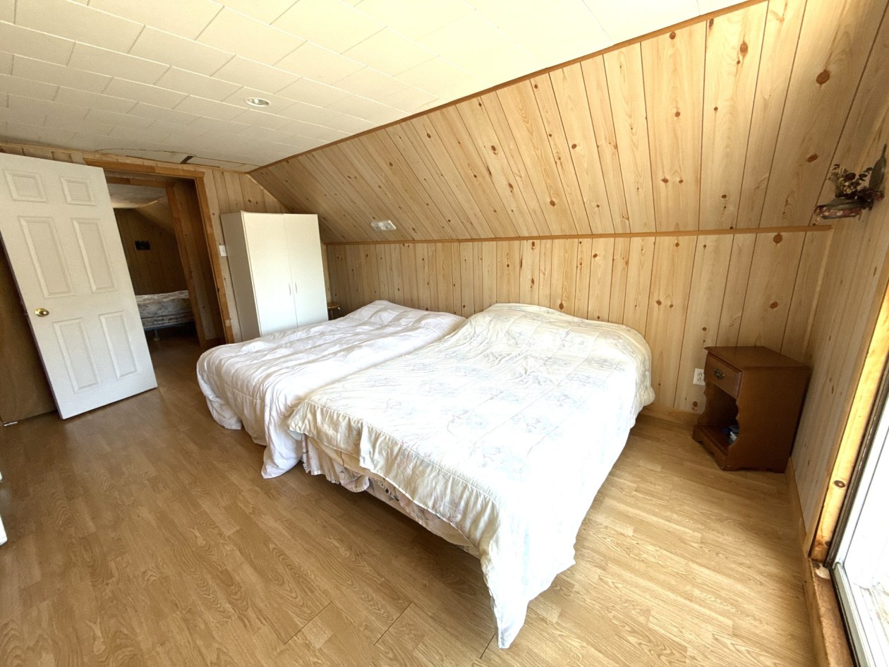 Chambre à coucher principale — 1 Ch. du Lac de la Rivière Noire, Mont-Élie