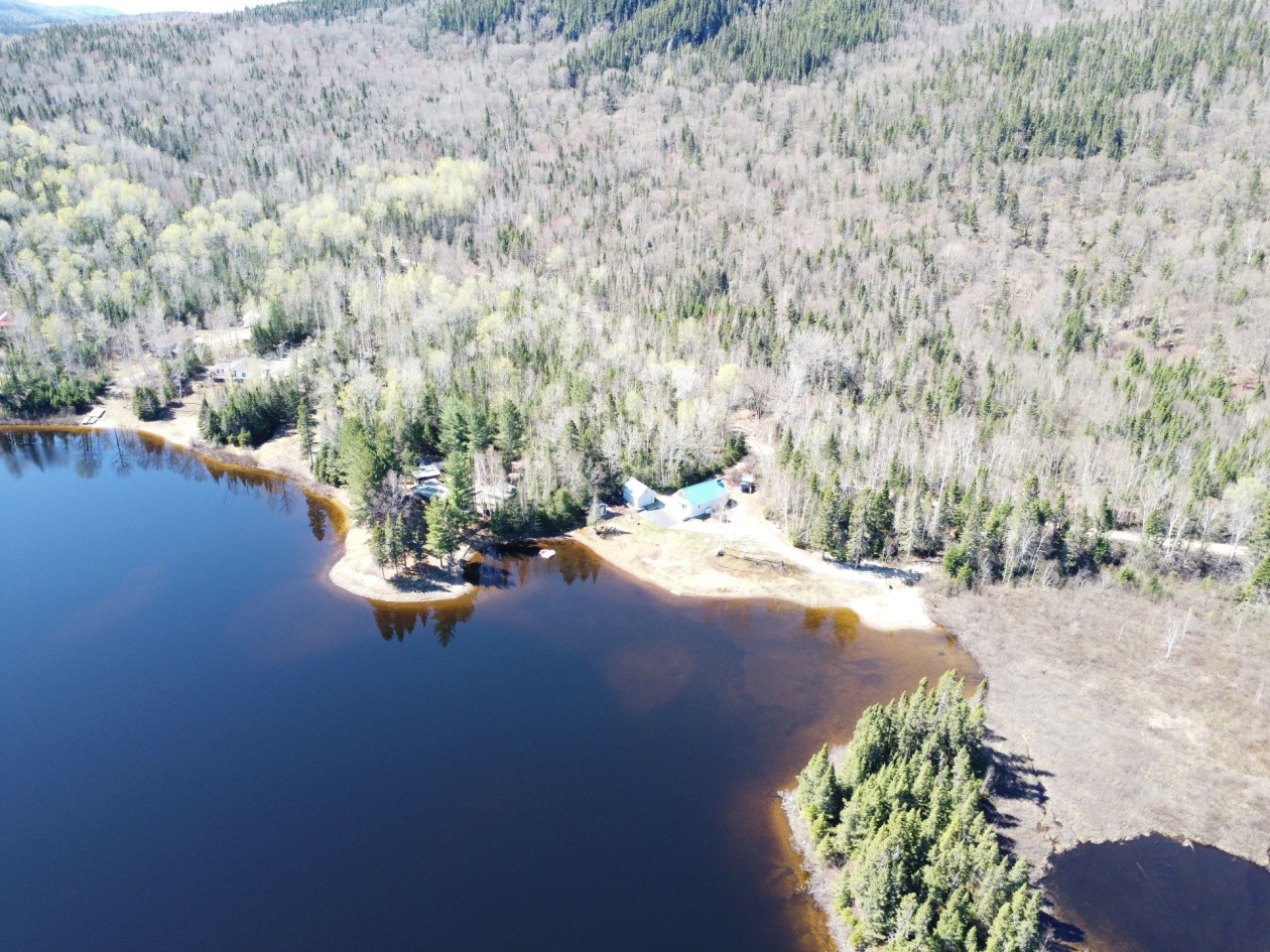 Façade — 1 Ch. du Lac de la Rivière Noire, Mont-Élie