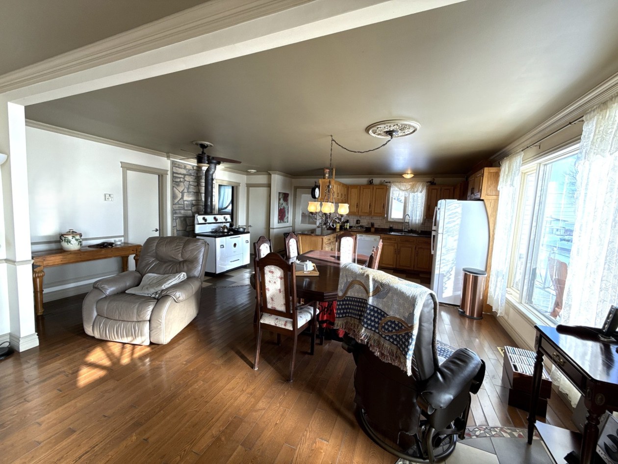 Salle à manger — 341 Ch. de La Baleine, L'Isle-aux-Coudres
