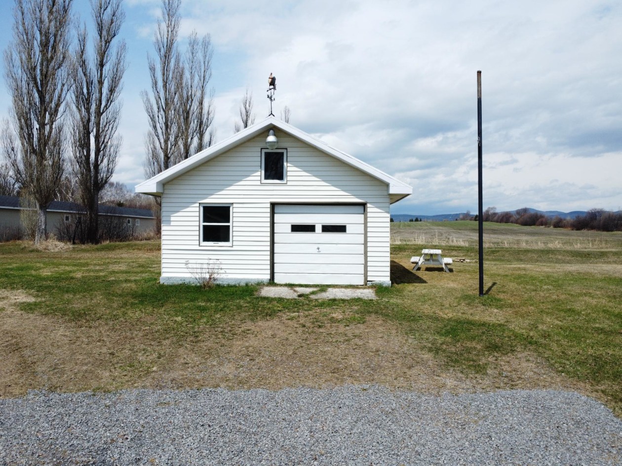 Garage — 341 Ch. de La Baleine, L'Isle-aux-Coudres