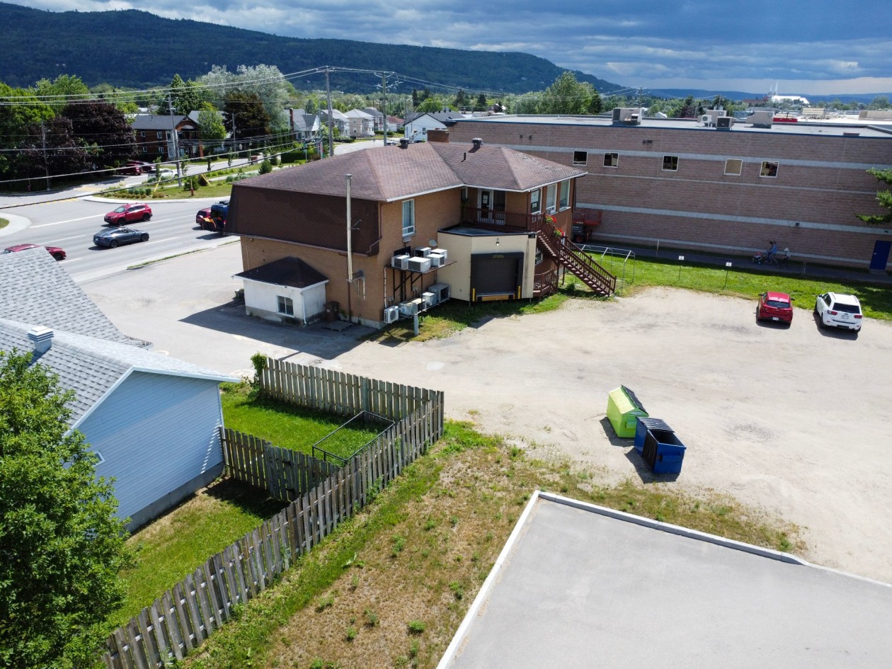 Face arrière — 983 - 985 Boul. Monseigneur-De Laval, Baie-Saint-Paul