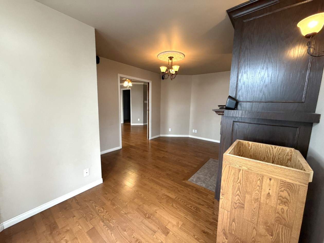Salon — 962 - 962B Rue Principale, Petite-Rivière-Saint-François