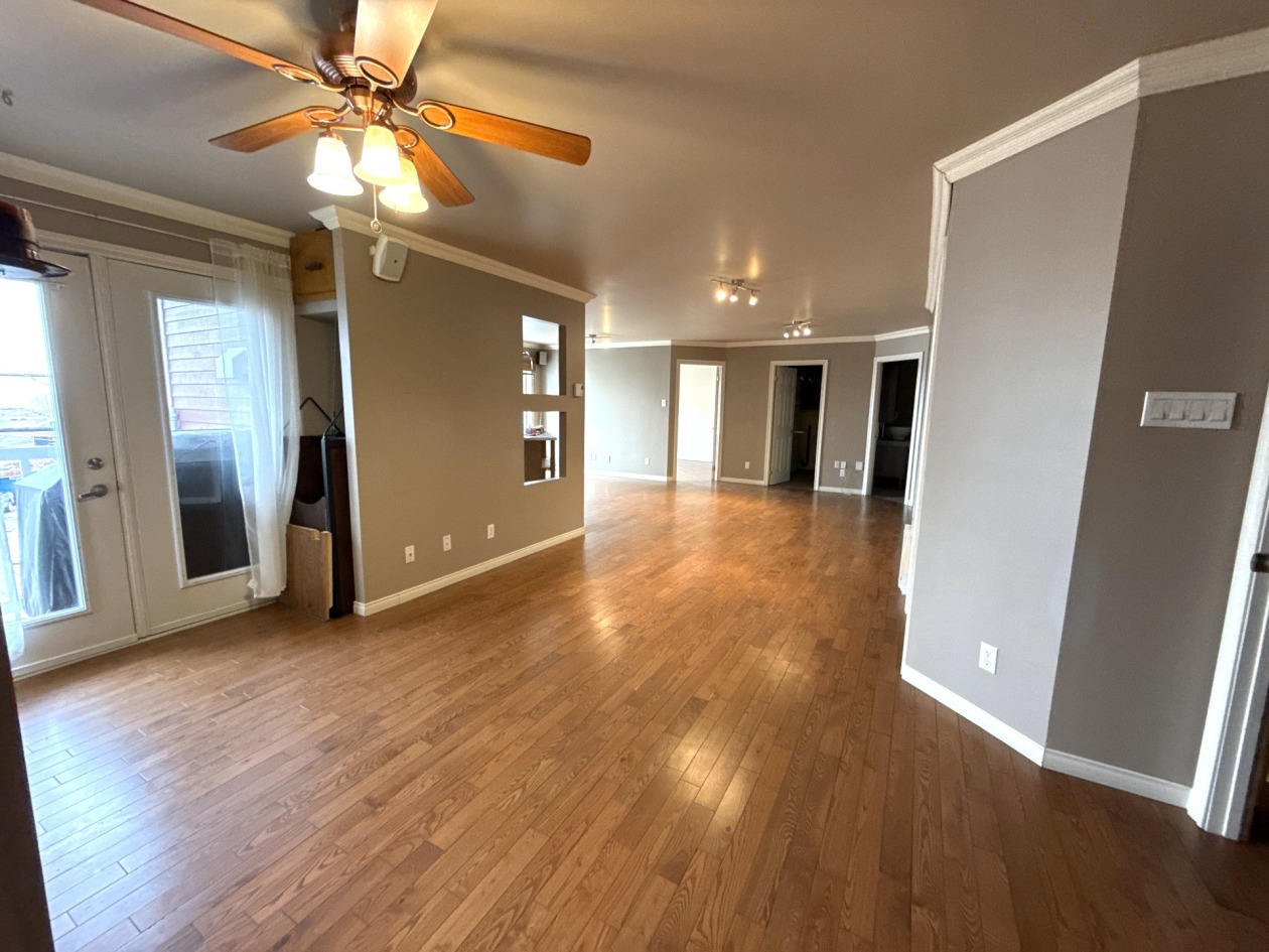 Salle à manger — 962 - 962B Rue Principale, Petite-Rivière-Saint-François