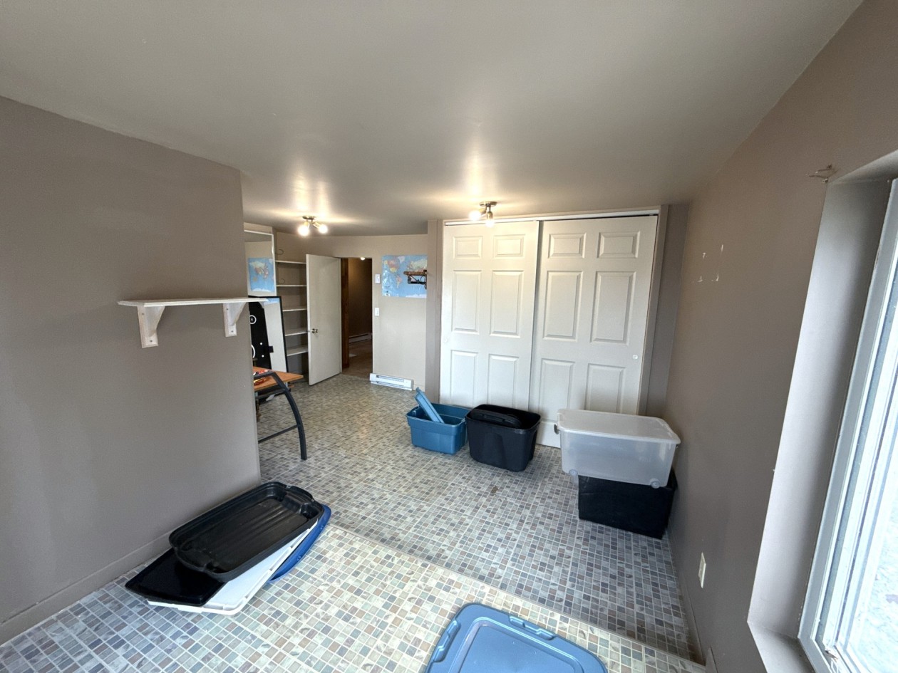 Chambre à coucher — 962 - 962B Rue Principale, Petite-Rivière-Saint-François
