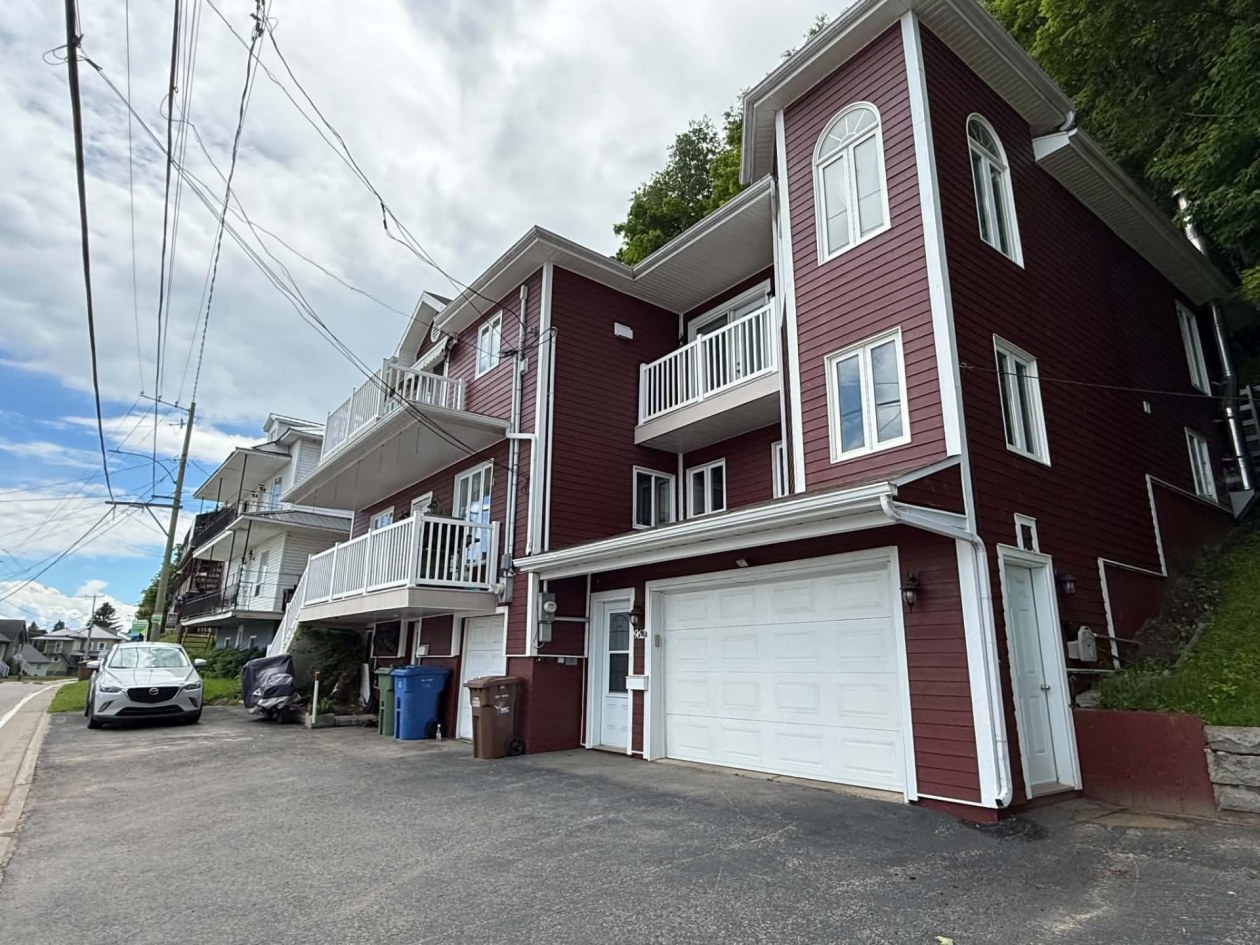 Façade — 962 - 962B Rue Principale, Petite-Rivière-Saint-François