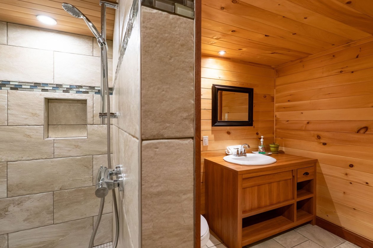 Salle de bains — 41 Ch. du Hameau, Petite-Rivière-Saint-François