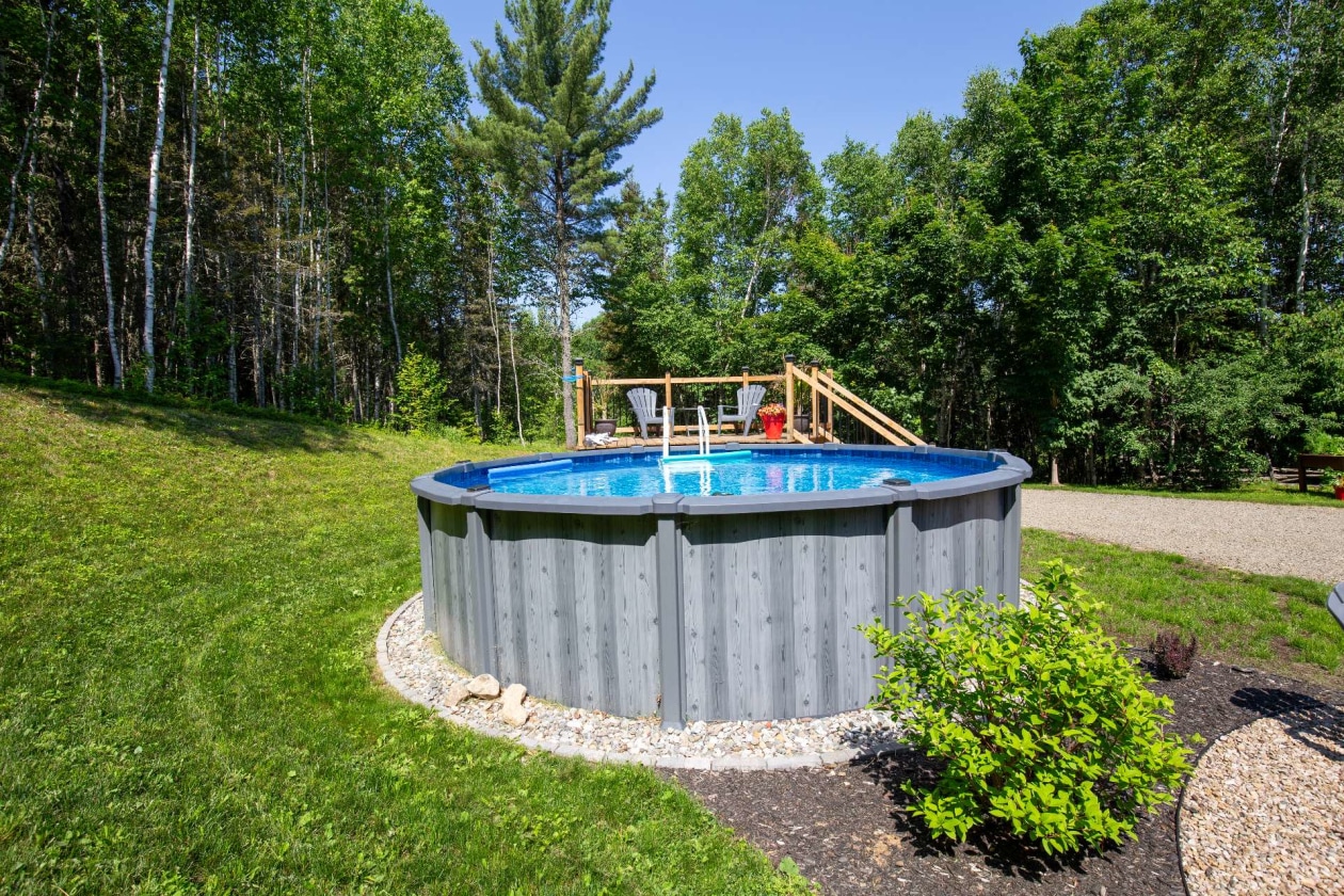 Piscine — 6 Rg du Ruisseau-des-Frênes, La Malbaie