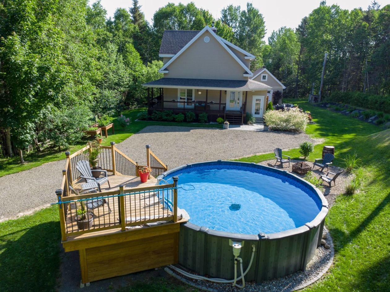 Piscine — 6 Rg du Ruisseau-des-Frênes, La Malbaie