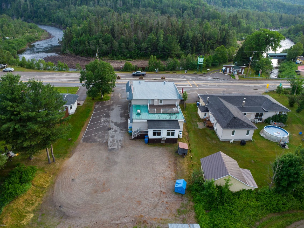 Photo aérienne — 150 - 150A Route 170, L'Anse-Saint-Jean