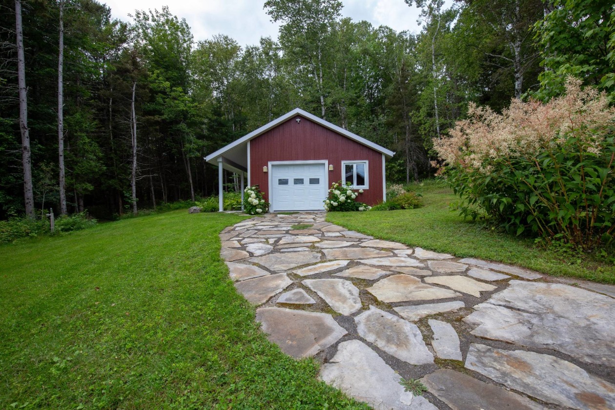 Garage — 646 Côte Godin, Les Éboulements