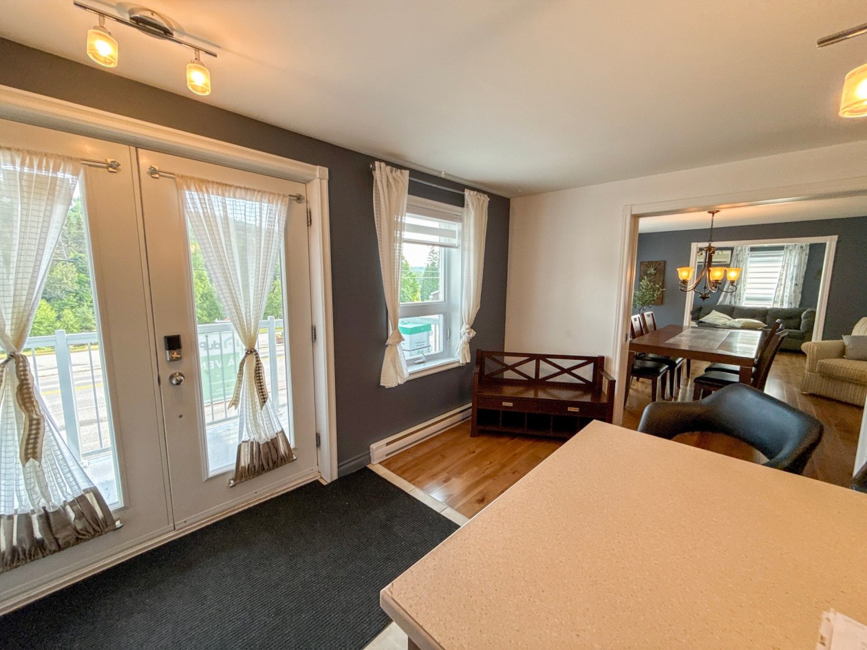 Hall d'entrée — 150 - 150A Route 170, L'Anse-Saint-Jean