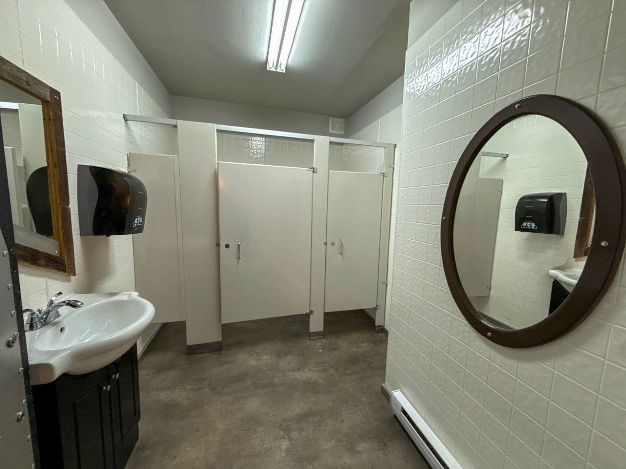 Salle d'eau — 150 - 150A Route 170, L'Anse-Saint-Jean