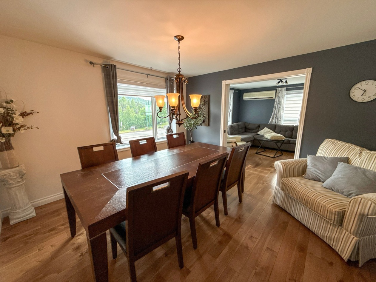 Salle à manger — 150 - 150A Route 170, L'Anse-Saint-Jean