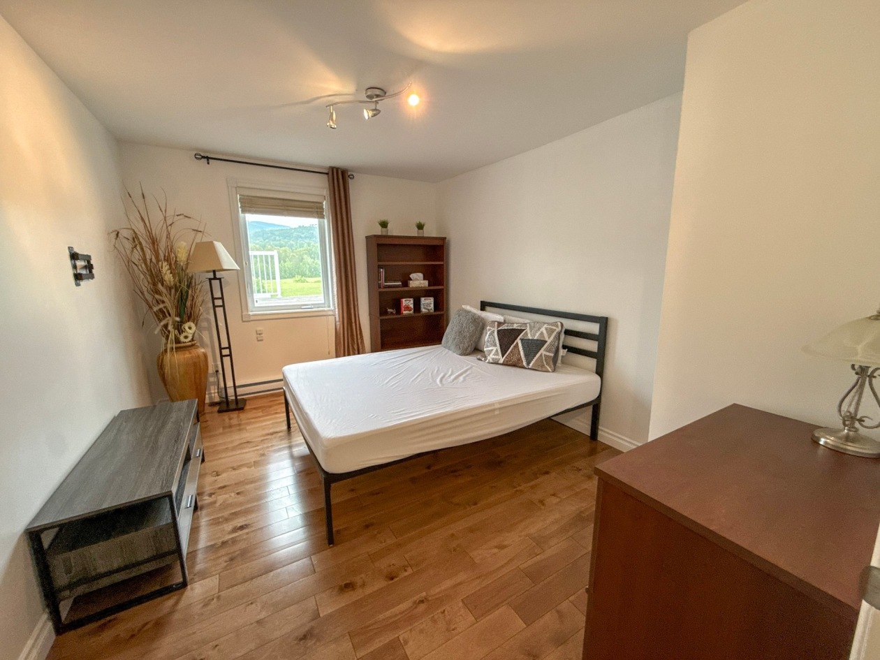 Chambre à coucher — 150 - 150A Route 170, L'Anse-Saint-Jean
