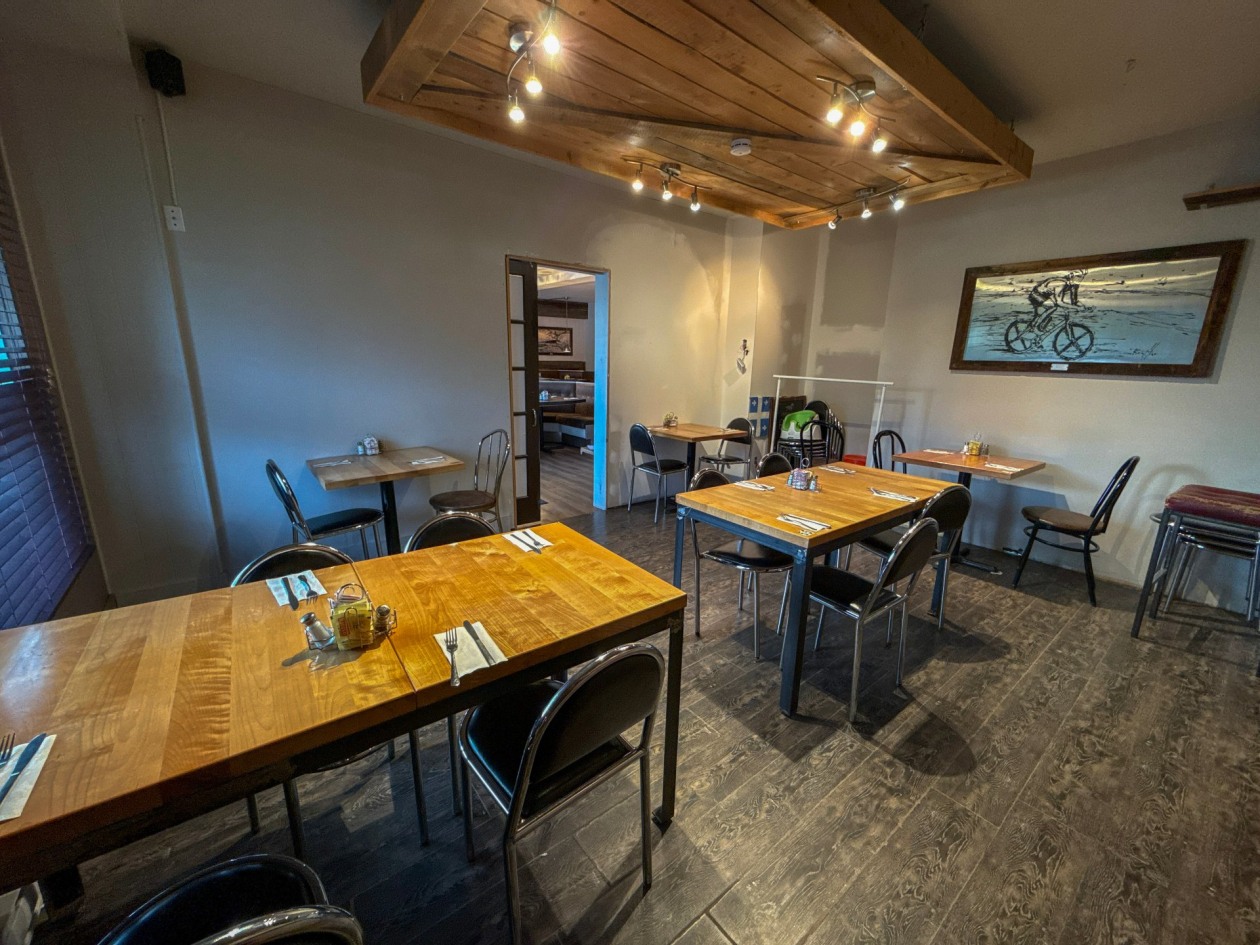 Salle à manger — 150 - 150A Route 170, L'Anse-Saint-Jean