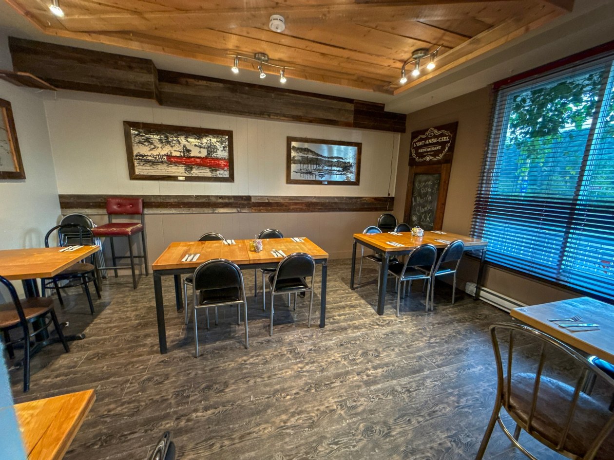 Salle à manger — 150 - 150A Route 170, L'Anse-Saint-Jean