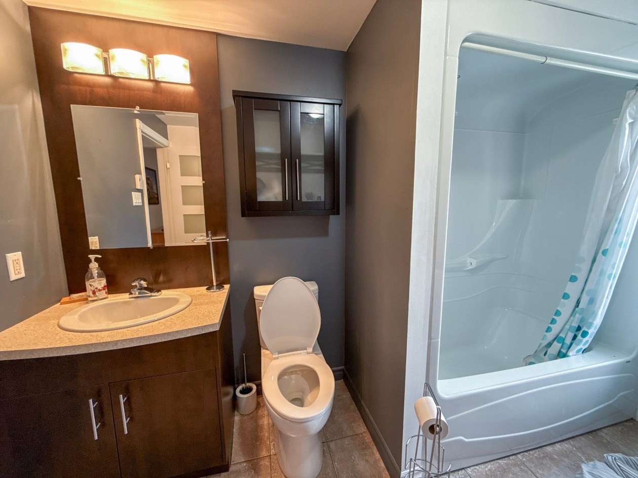 Salle de bains — 150 - 150A Route 170, L'Anse-Saint-Jean