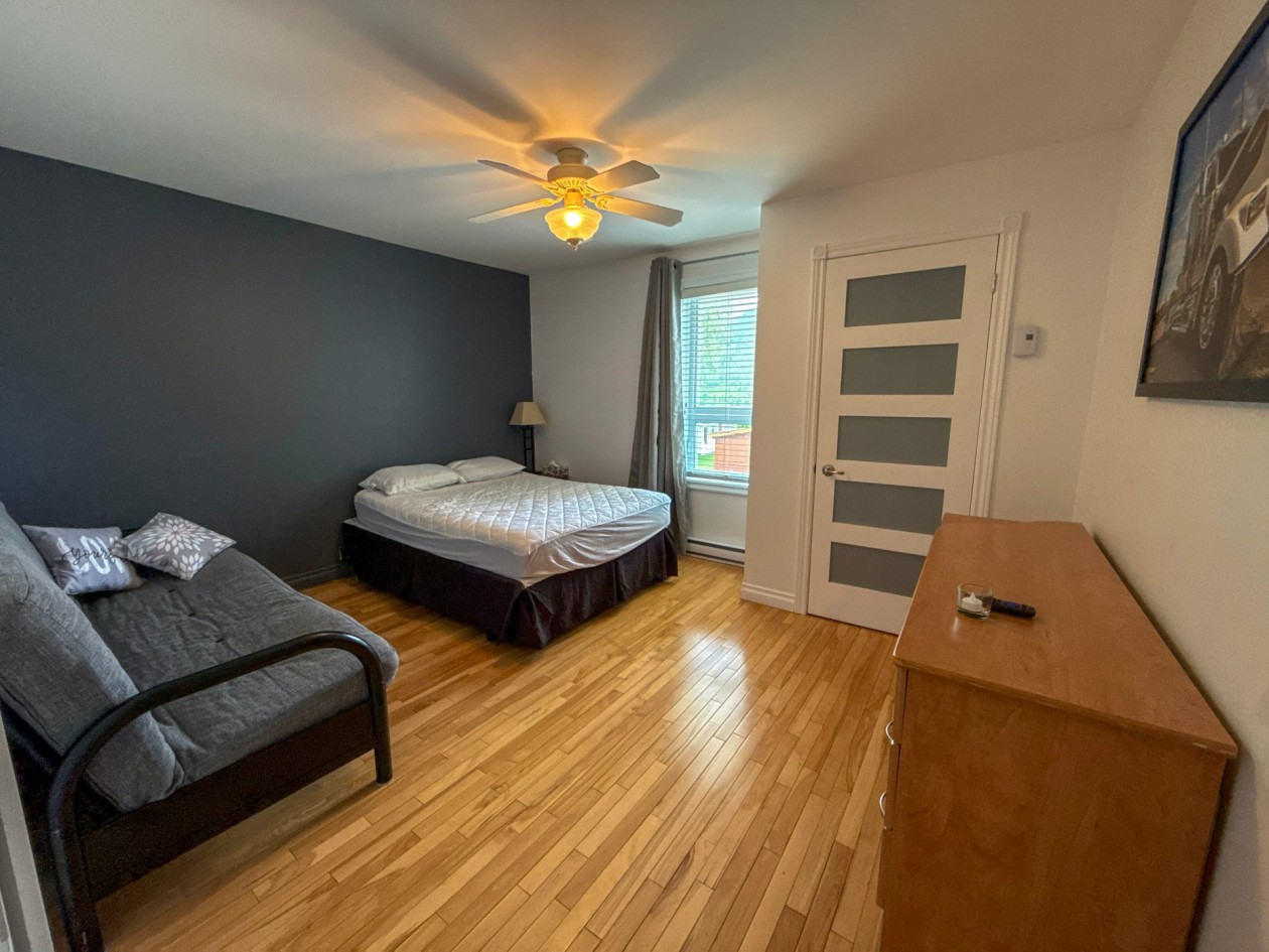 Chambre à coucher — 150 - 150A Route 170, L'Anse-Saint-Jean