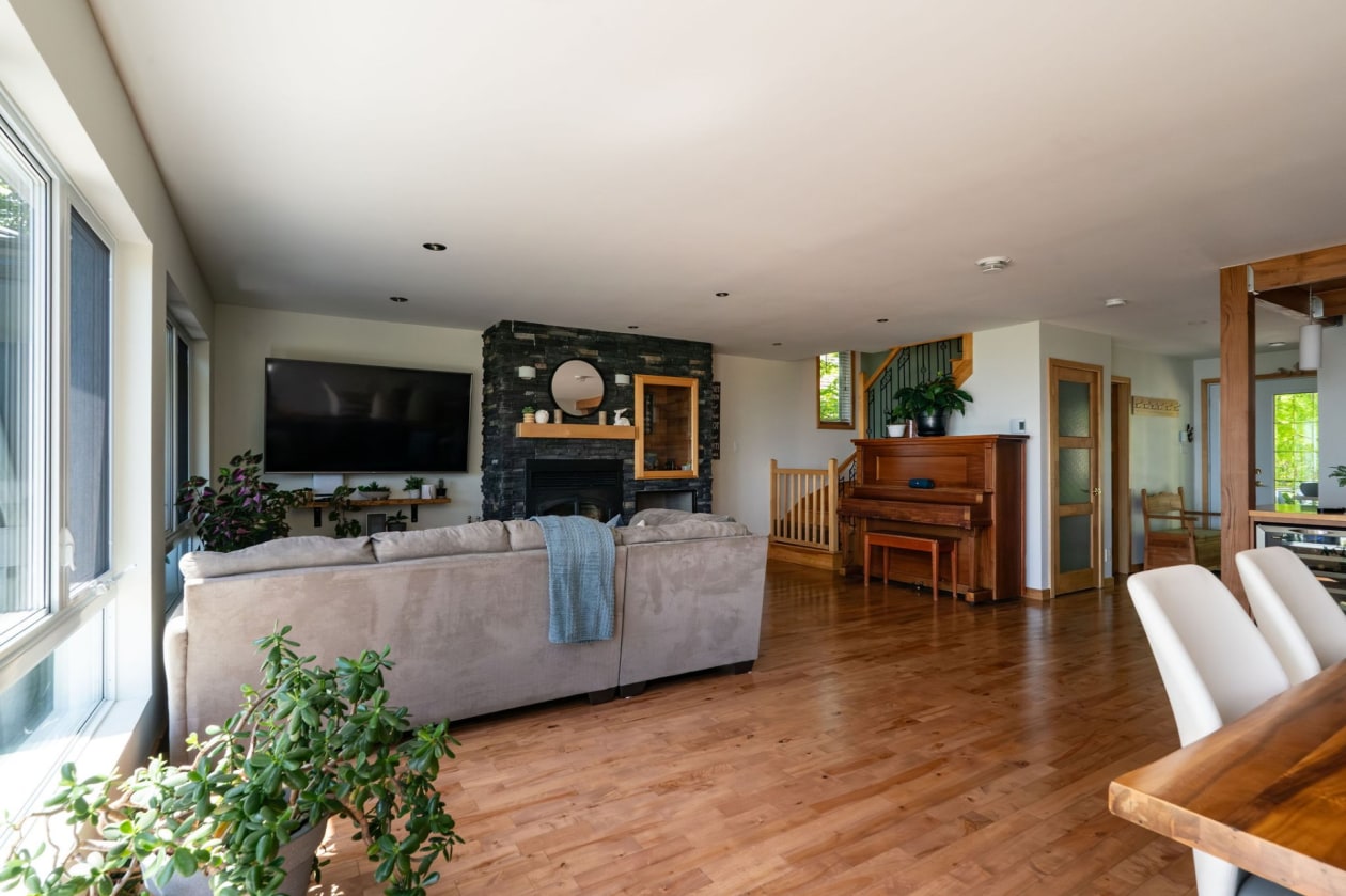 Salon — 495-1Z - 495-33Z, Petite-Rivière-Saint-François