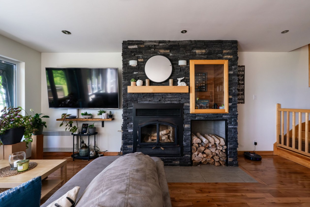 Salon — 495-1Z - 495-33Z, Petite-Rivière-Saint-François