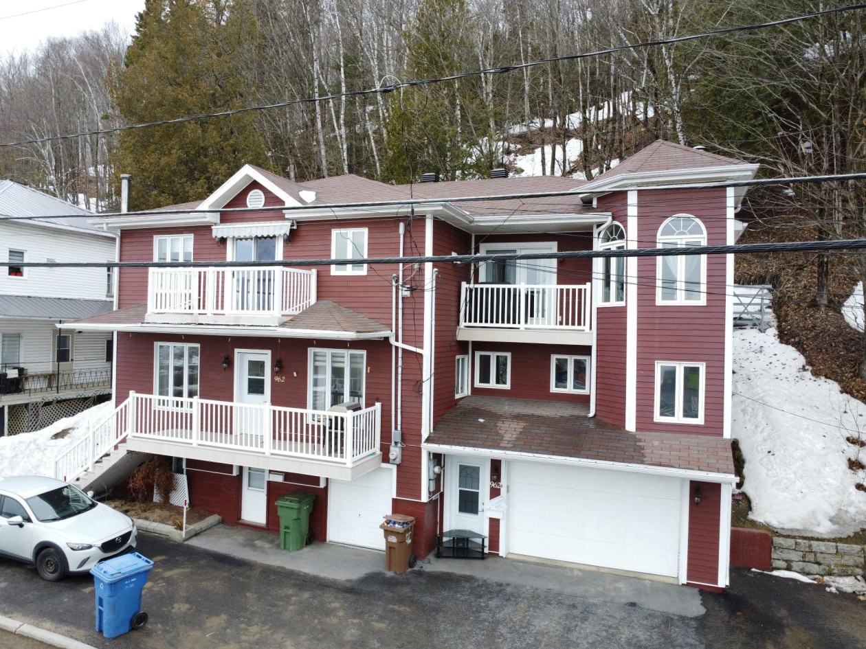 Façade — 962 - 962B Rue Principale, Petite-Rivière-Saint-François