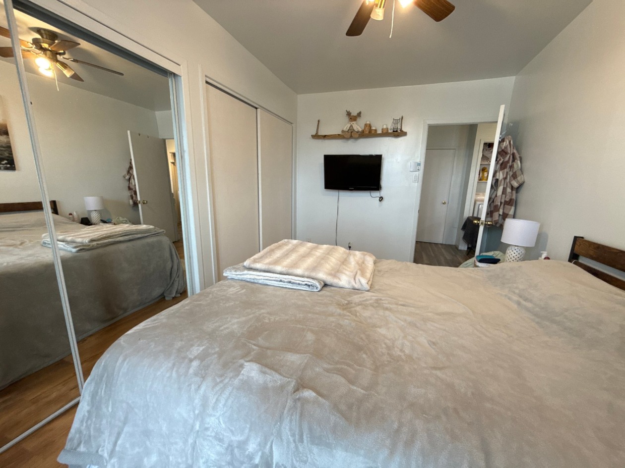 Chambre à coucher — 962 - 962B Rue Principale, Petite-Rivière-Saint-François