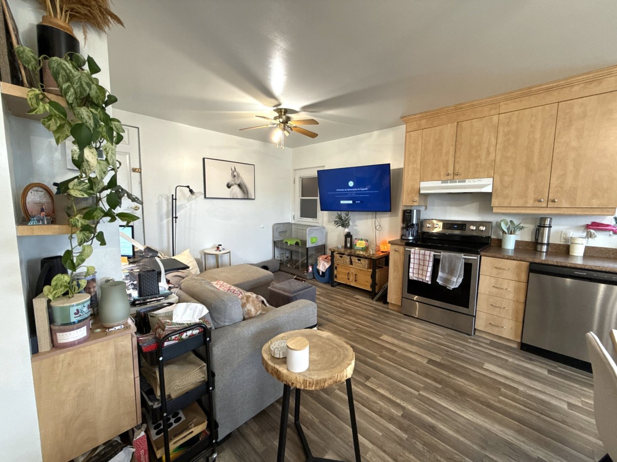 Salon — 962 - 962B Rue Principale, Petite-Rivière-Saint-François