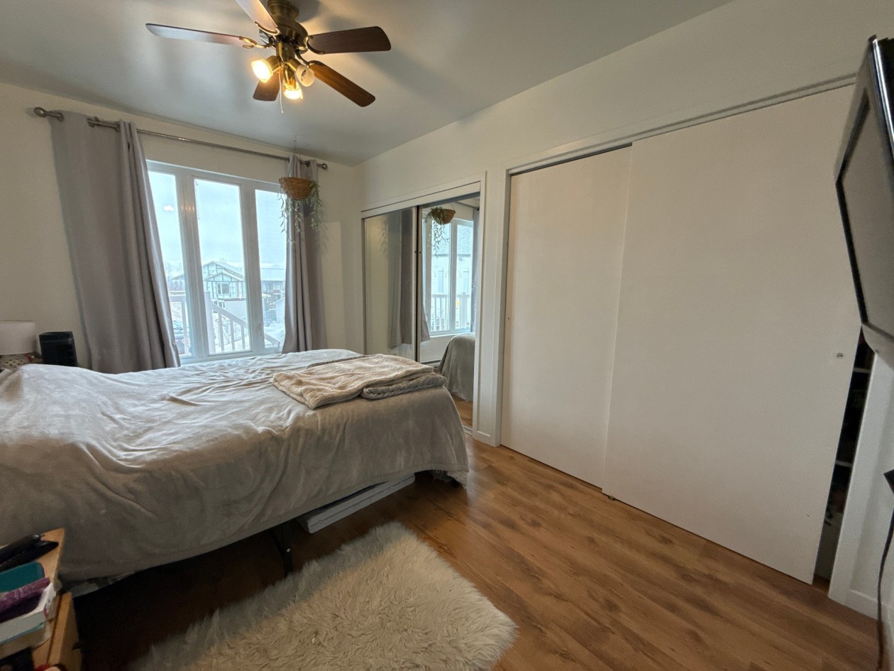 Chambre à coucher — 962 - 962B Rue Principale, Petite-Rivière-Saint-François