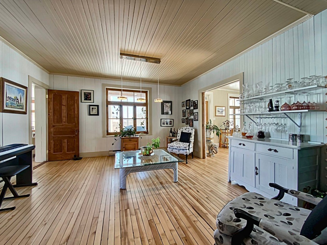 Salle familiale — 75 Ch. des Falaises, La Malbaie