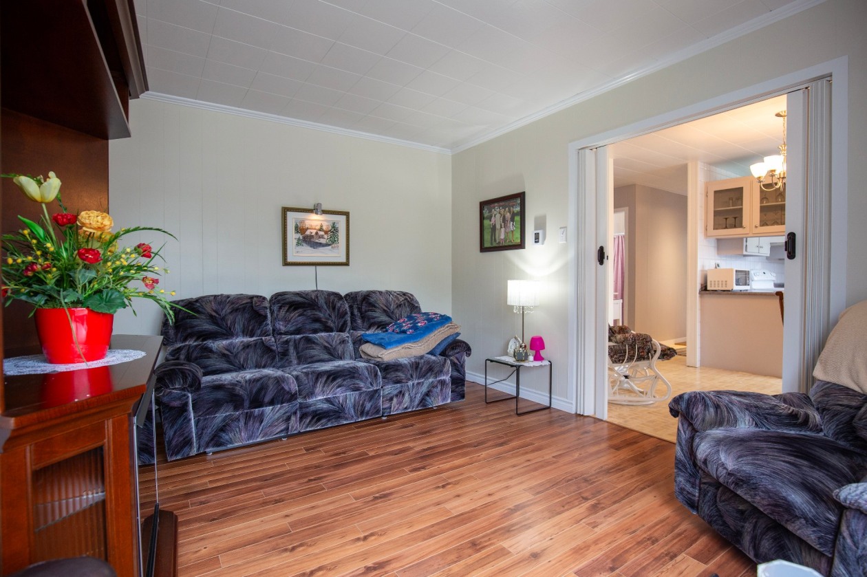Salon — 70 - 72 Rue Ste-Anne, Baie-Saint-Paul