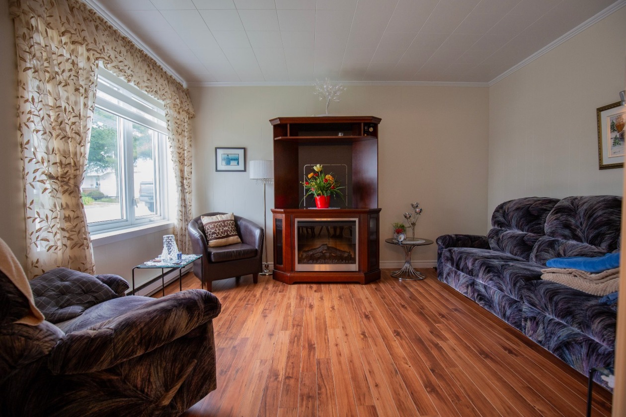 Salon — 70 - 72 Rue Ste-Anne, Baie-Saint-Paul