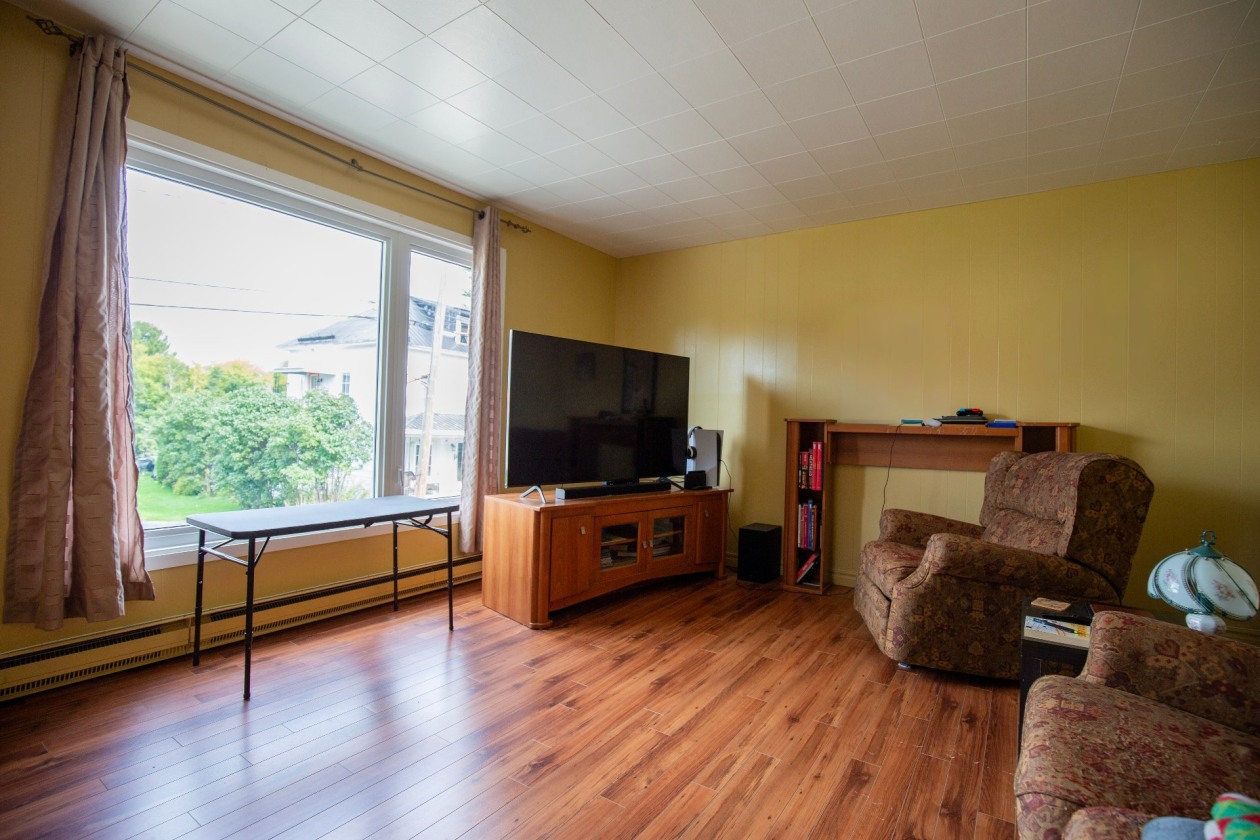 Salon — 70 - 72 Rue Ste-Anne, Baie-Saint-Paul