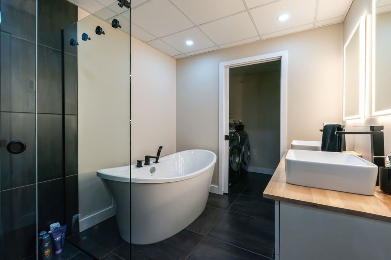 Salle de bains — 13 Ch. de la Seigneurie, Les Éboulements