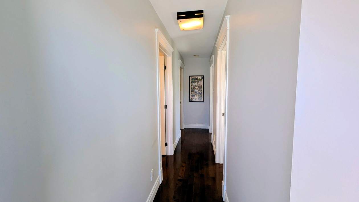 Corridor — 171 Rue de Lucerne, Sainte-Brigitte-de-Laval
