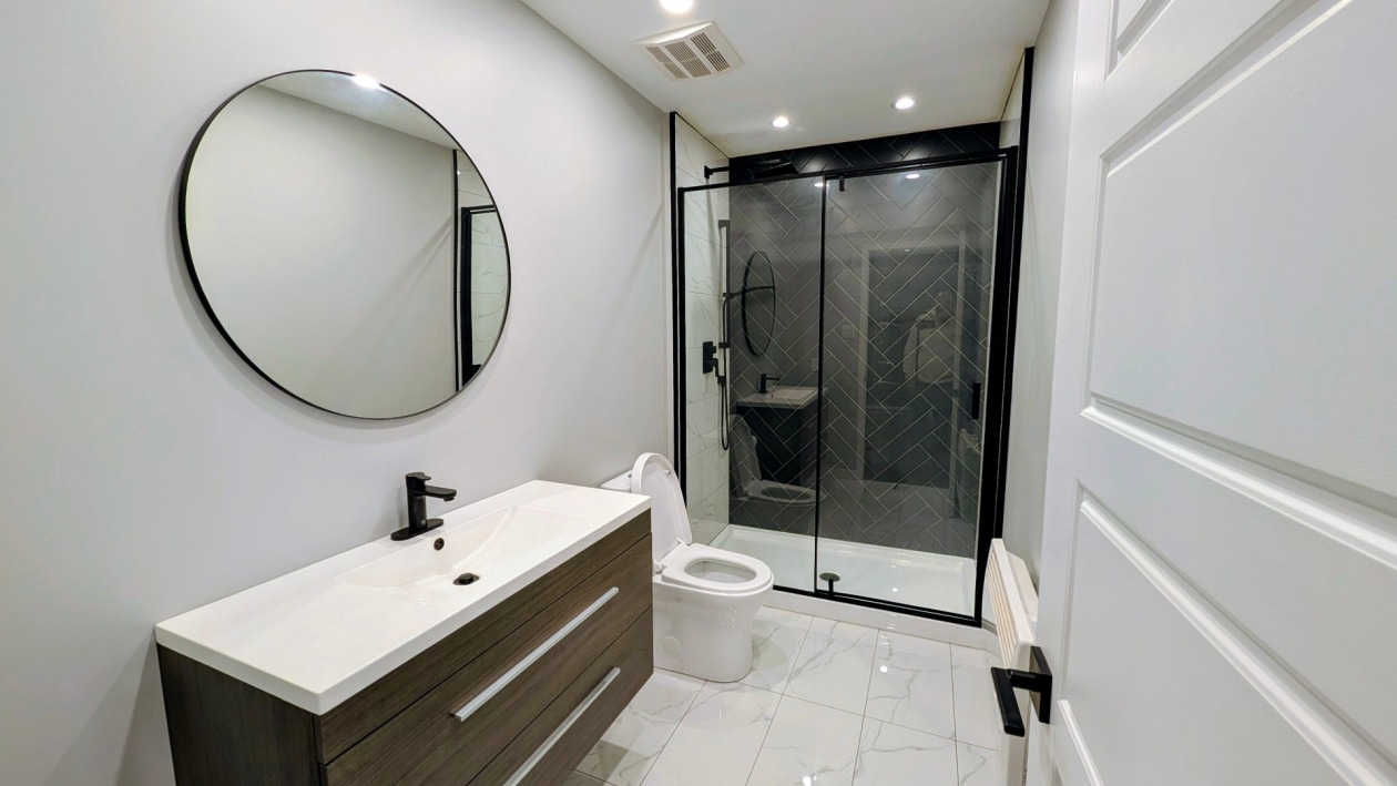 Salle de bains — 171 Rue de Lucerne, Sainte-Brigitte-de-Laval