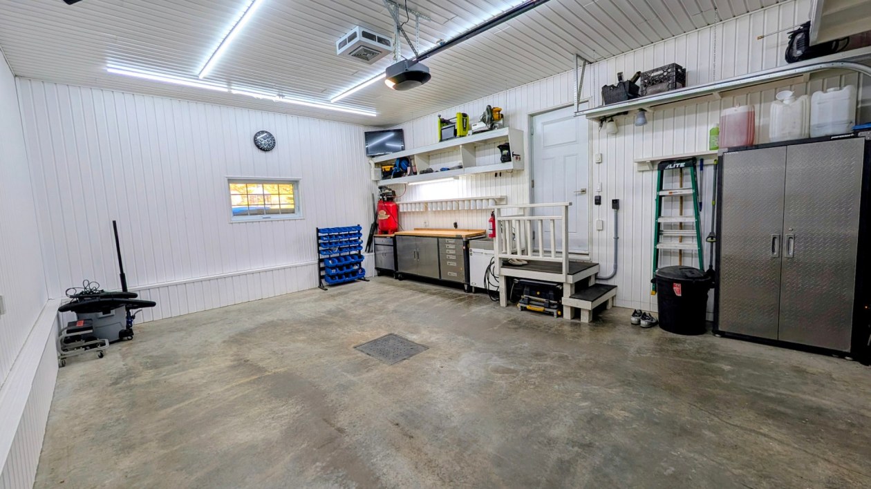 Garage — 171 Rue de Lucerne, Sainte-Brigitte-de-Laval